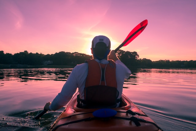 Quels sont les meilleurs spots secrets pour faire du kayak en mer en France ?